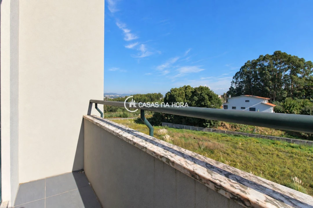 Apartamento T3 para Arrendamento em Oliveira do Douro Foto 25