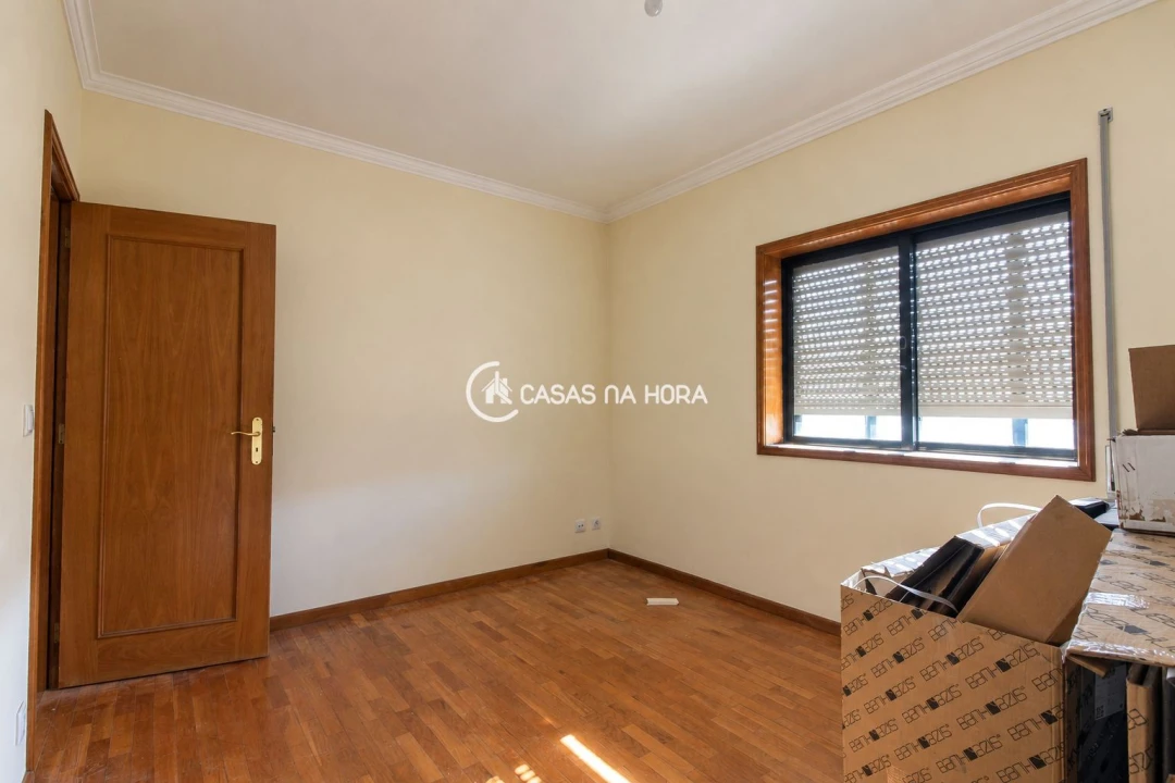 Apartamento T3 para Arrendamento em Oliveira do Douro Foto 26