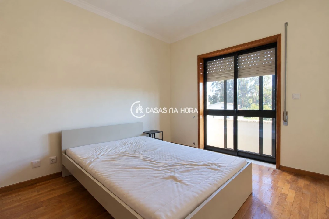 Apartamento T3 para Arrendamento em Oliveira do Douro Foto 28
