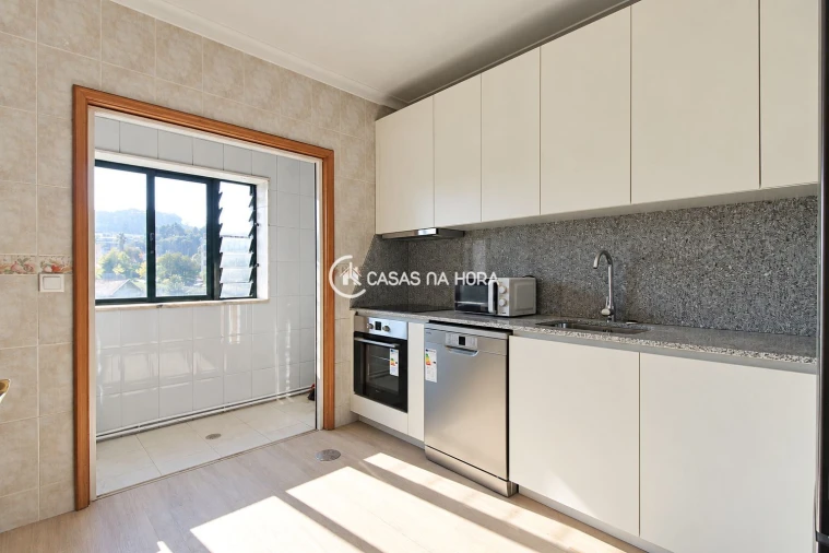 Apartamento T3 para Arrendamento em Oliveira do Douro Foto 6