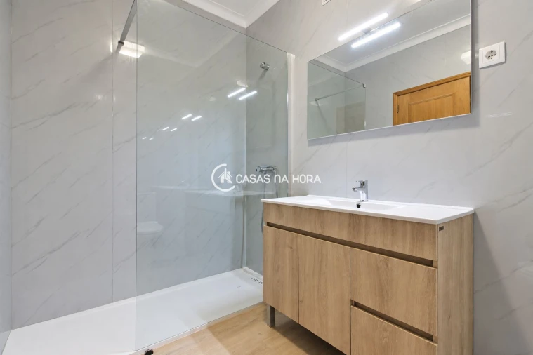 Apartamento T3 para Arrendamento em Oliveira do Douro Foto 16