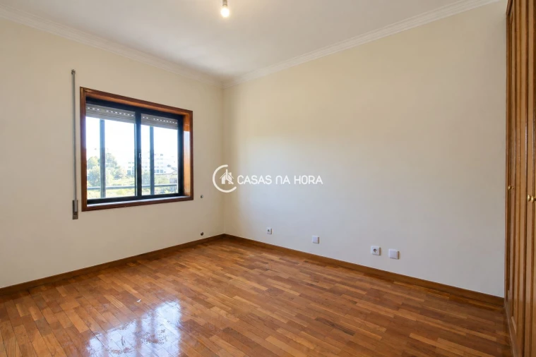 Apartamento T3 para Arrendamento em Oliveira do Douro Foto 27