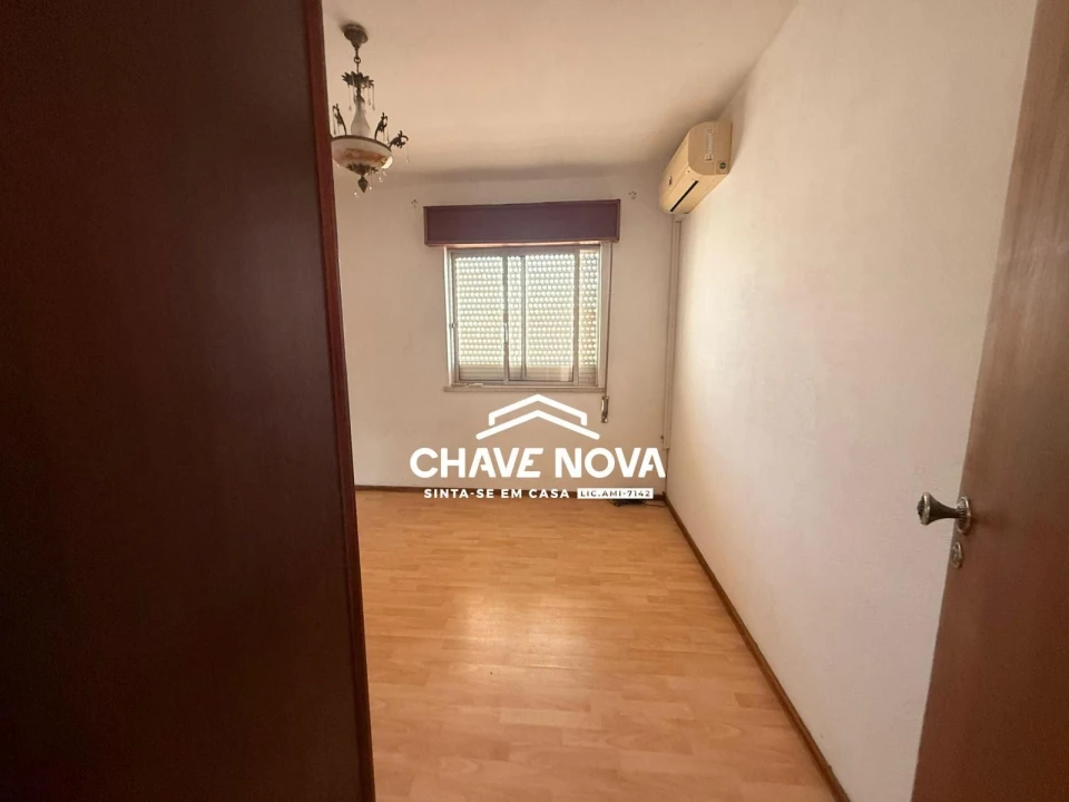 Moradia T3 para Venda em Loule (São Sebastião) Foto 1