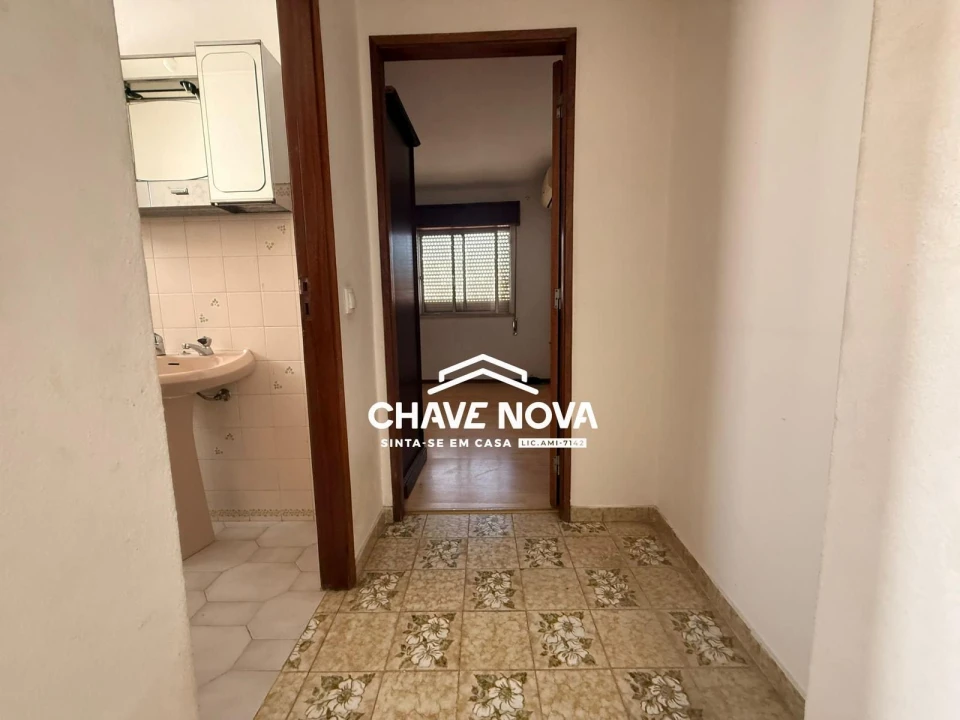 Moradia T3 para Venda em Loule (São Sebastião) Foto 6