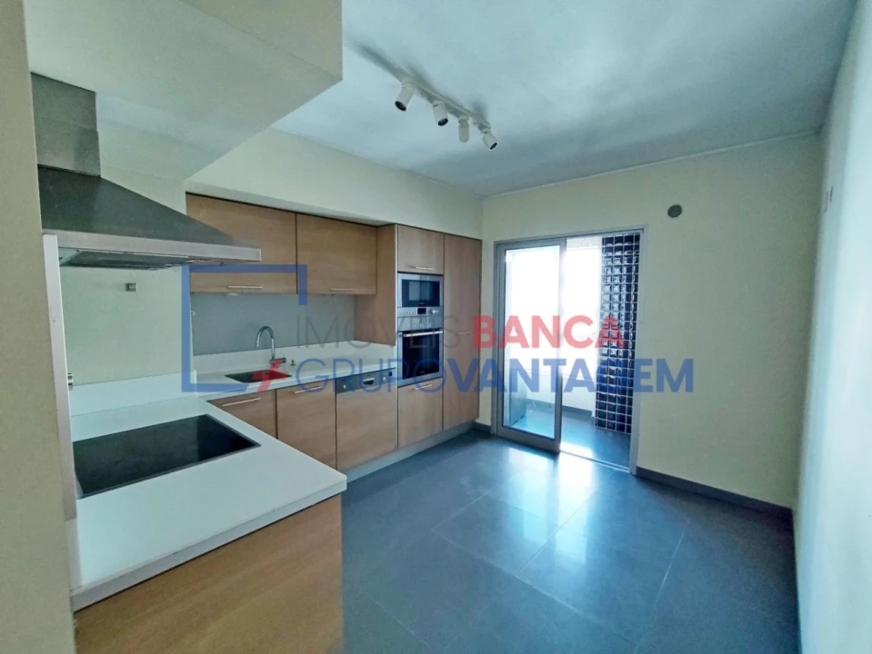 Apartamento T3 para Venda em Ramalde Foto 3