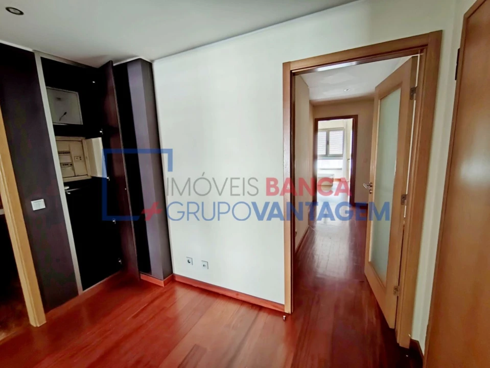 Apartamento T3 para Venda em Ramalde Foto 9