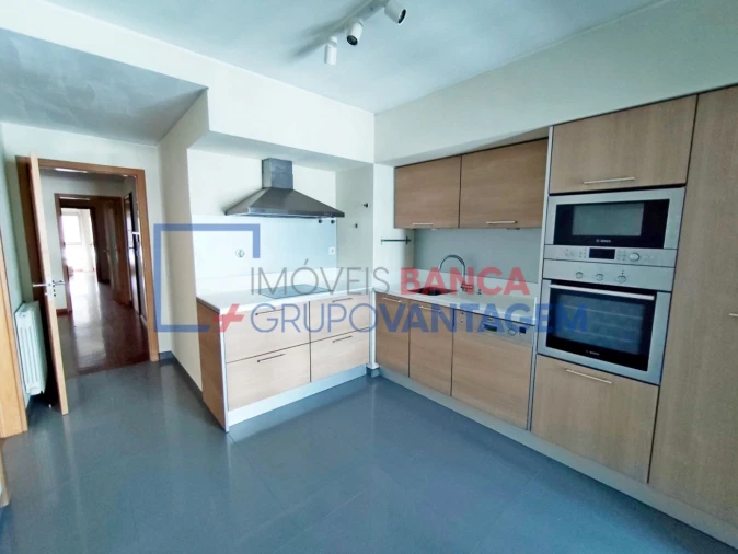 Apartamento T3 para Venda em Ramalde Foto 2