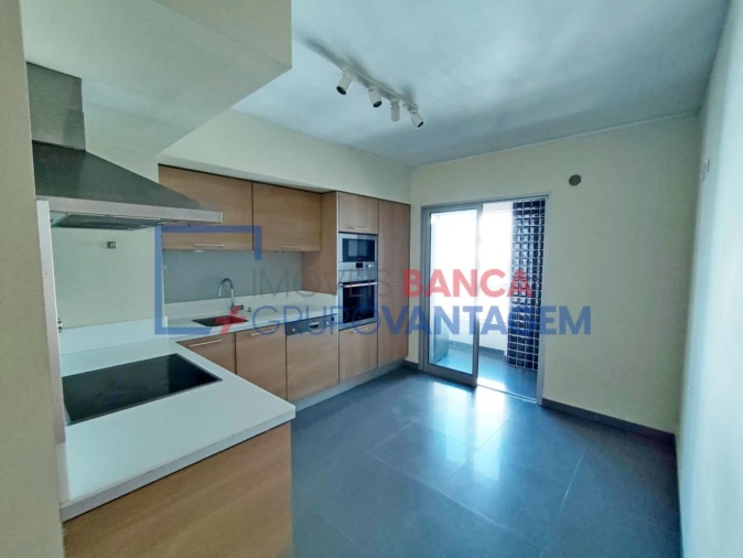 Apartamento T3 para Venda em Ramalde Foto 3