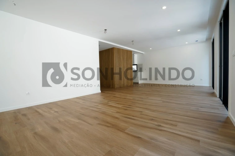 Apartamento T4 para Venda em Moreira Foto 3