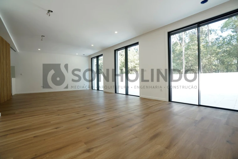 Apartamento T4 para Venda em Moreira Foto 4