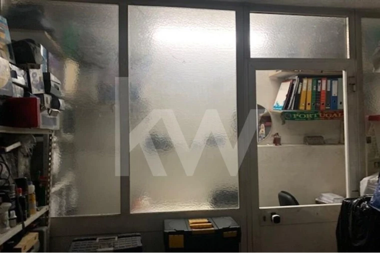 Loja para Venda em Almargem do Bispo, Pêro Pinheiro e Montelavar Foto 10