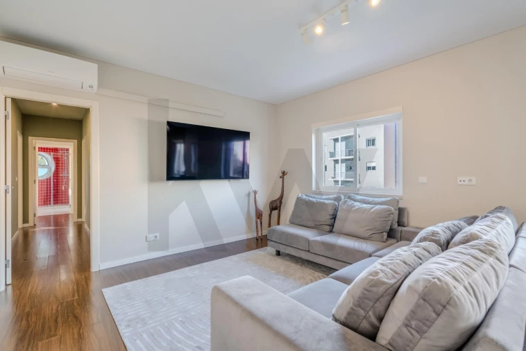 Apartamento T2 para Venda em São Domingos de Rana Foto 8