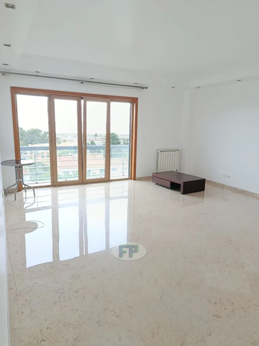 Apartamento T3 para Arrendamento em Santa Iria de Azoia, São João da Talha e Bobadela Foto 8