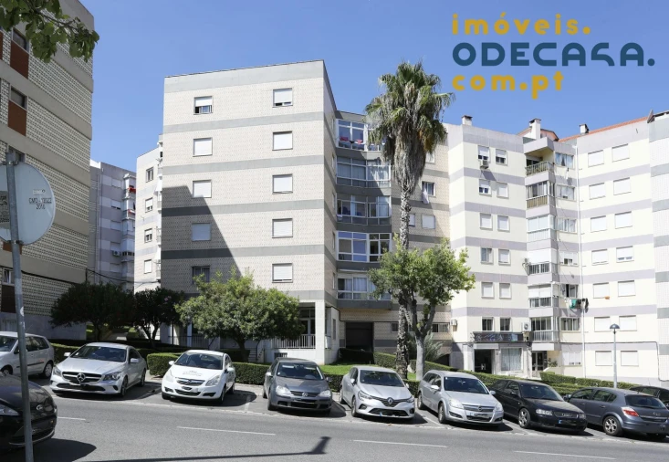 Apartamento T3 para Venda em Póvoa de Santo Adrião e Olival Basto Foto 9