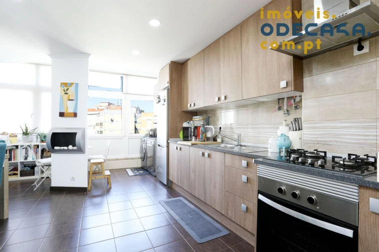 Apartamento T3 para Venda em Póvoa de Santo Adrião e Olival Basto Foto 1