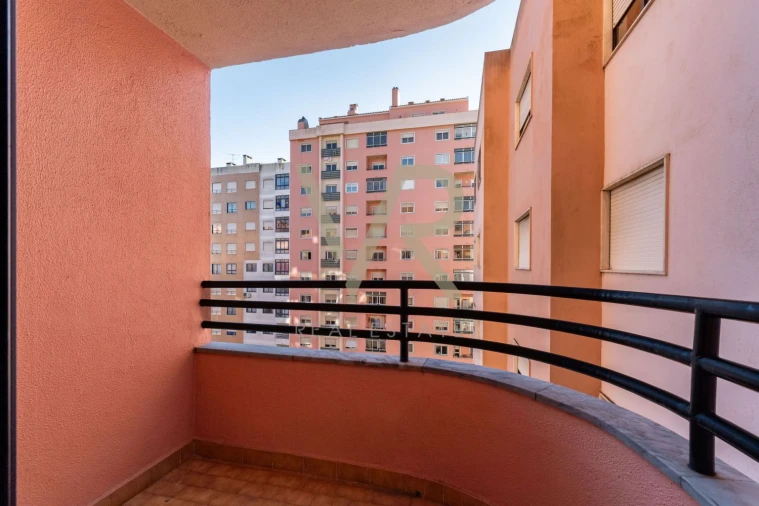 Apartamento T3 para Venda em Cacém e São Marcos Foto 11