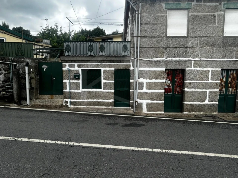 Loja para Venda em Moreira de Conegos Foto 2