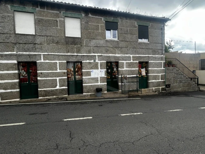 Loja para Venda em Moreira de Conegos Foto 10
