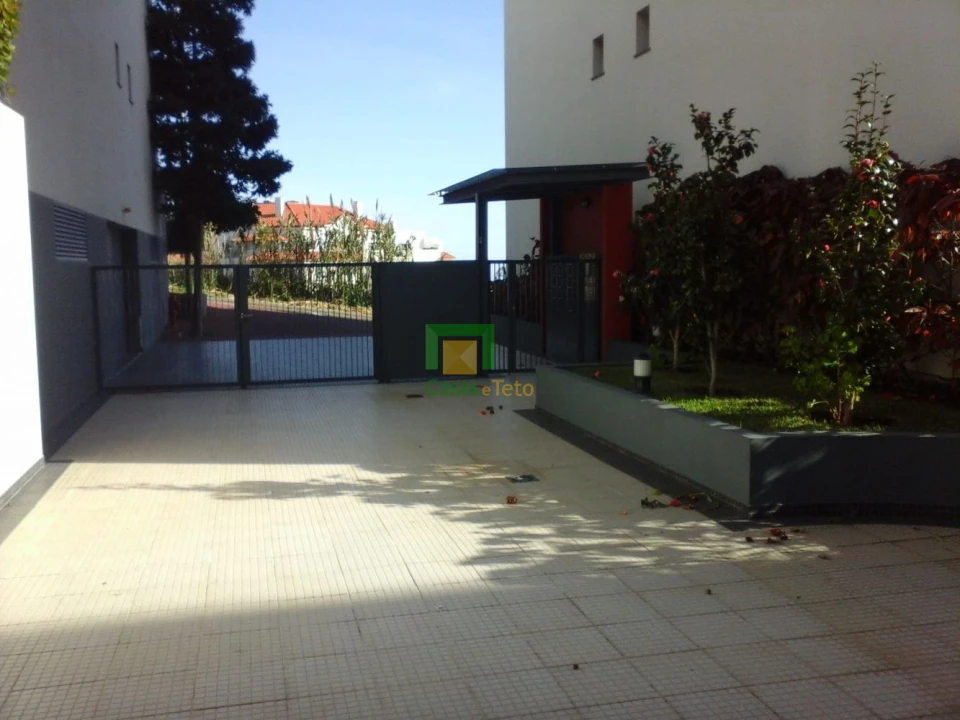 Apartamento T2 para Venda em Caniço Foto 13