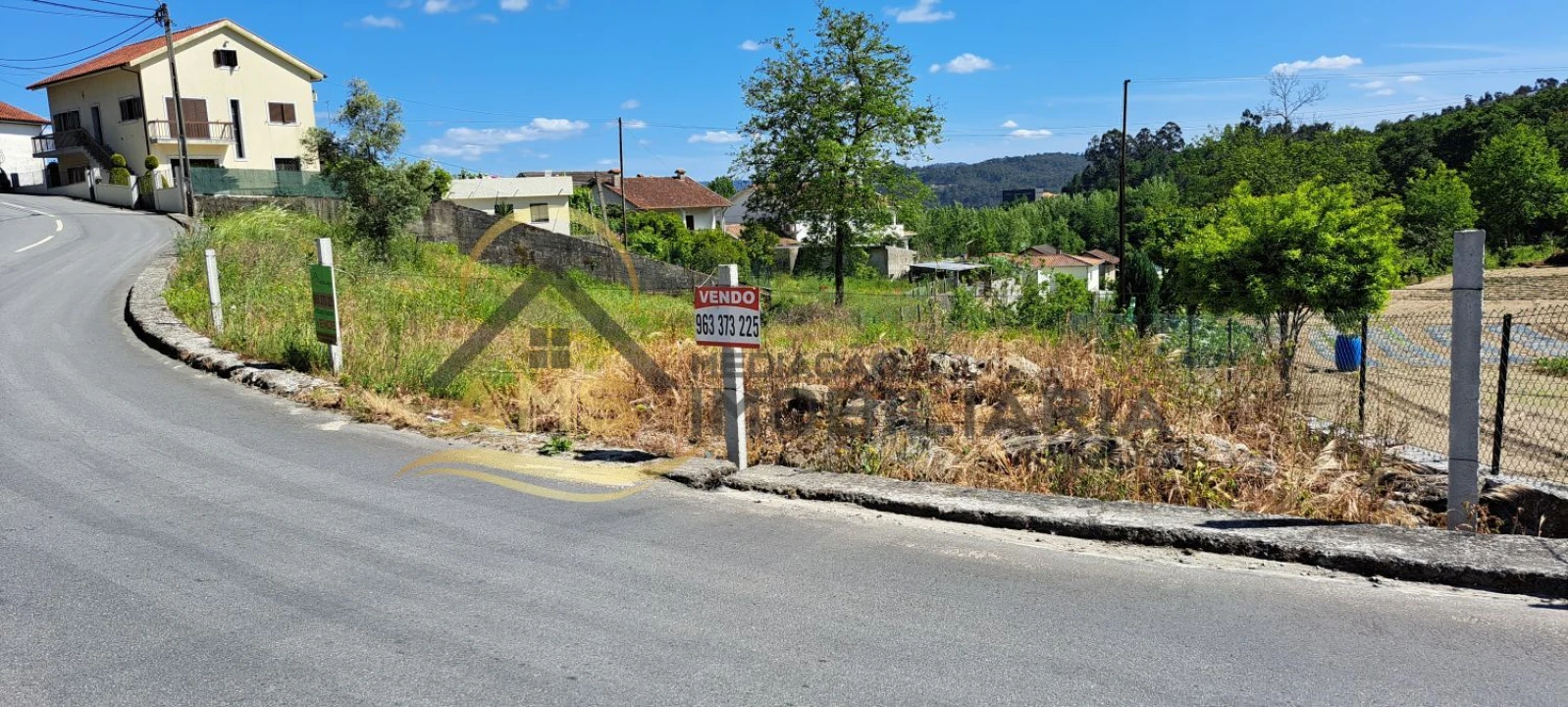Terreno para Venda em Golães Foto 10