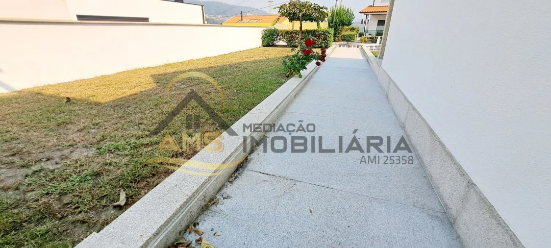 Moradia T4 para Venda em Fafe Foto 9