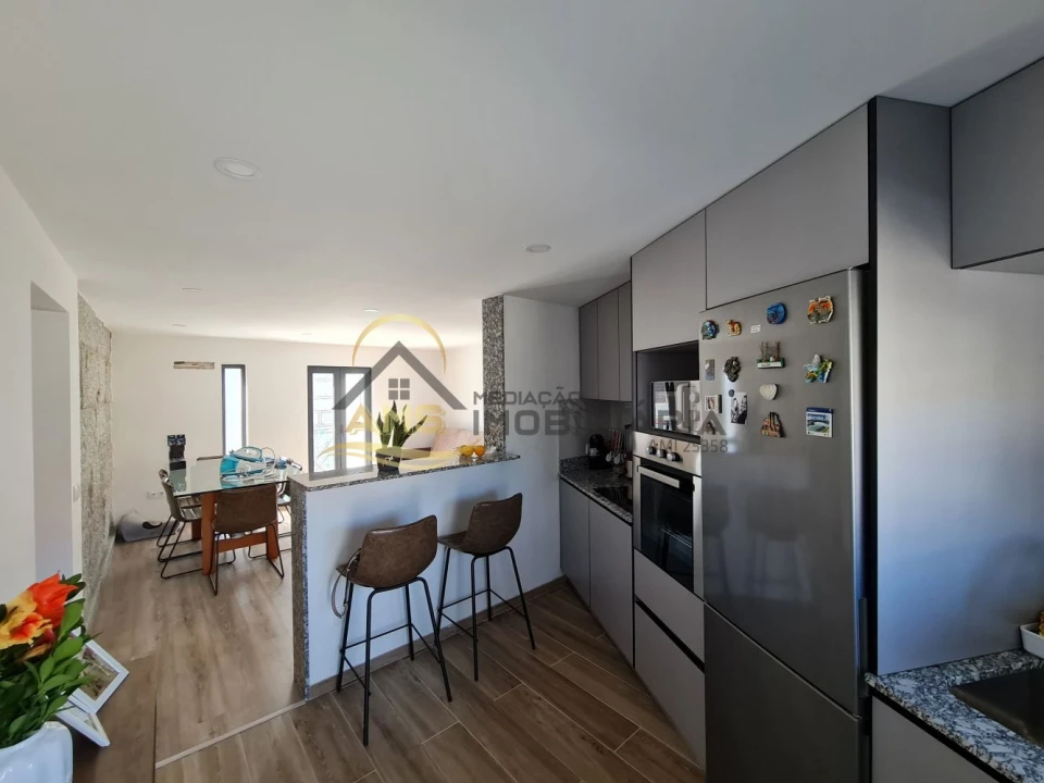 Moradia T3 para Venda em Golães Foto 10