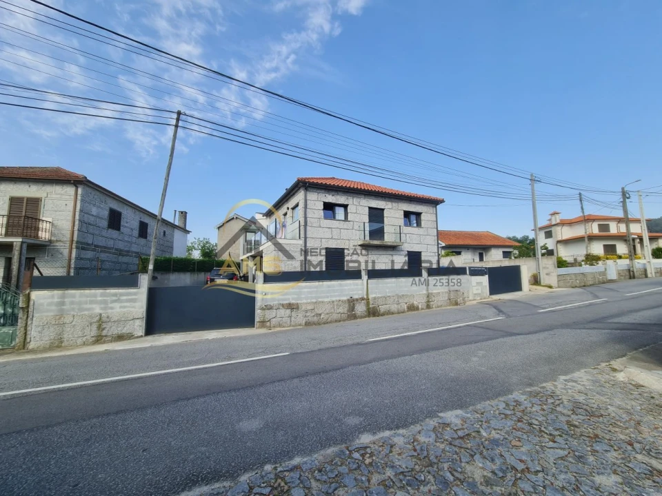 Moradia T3 para Venda em Golães Foto 40