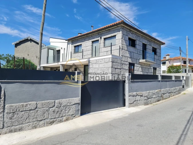 Moradia T3 para Venda em Golães Foto 30