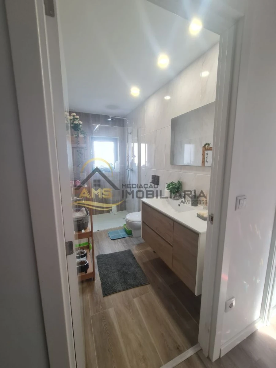 Moradia T3 para Venda em Golães Foto 25