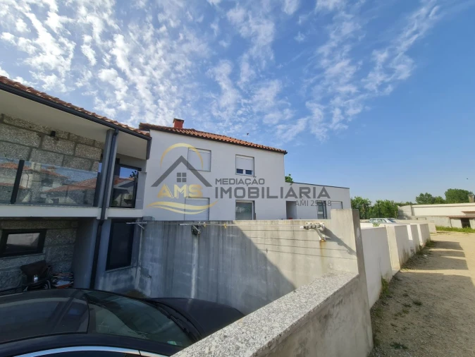 Moradia T3 para Venda em Golães Foto 37