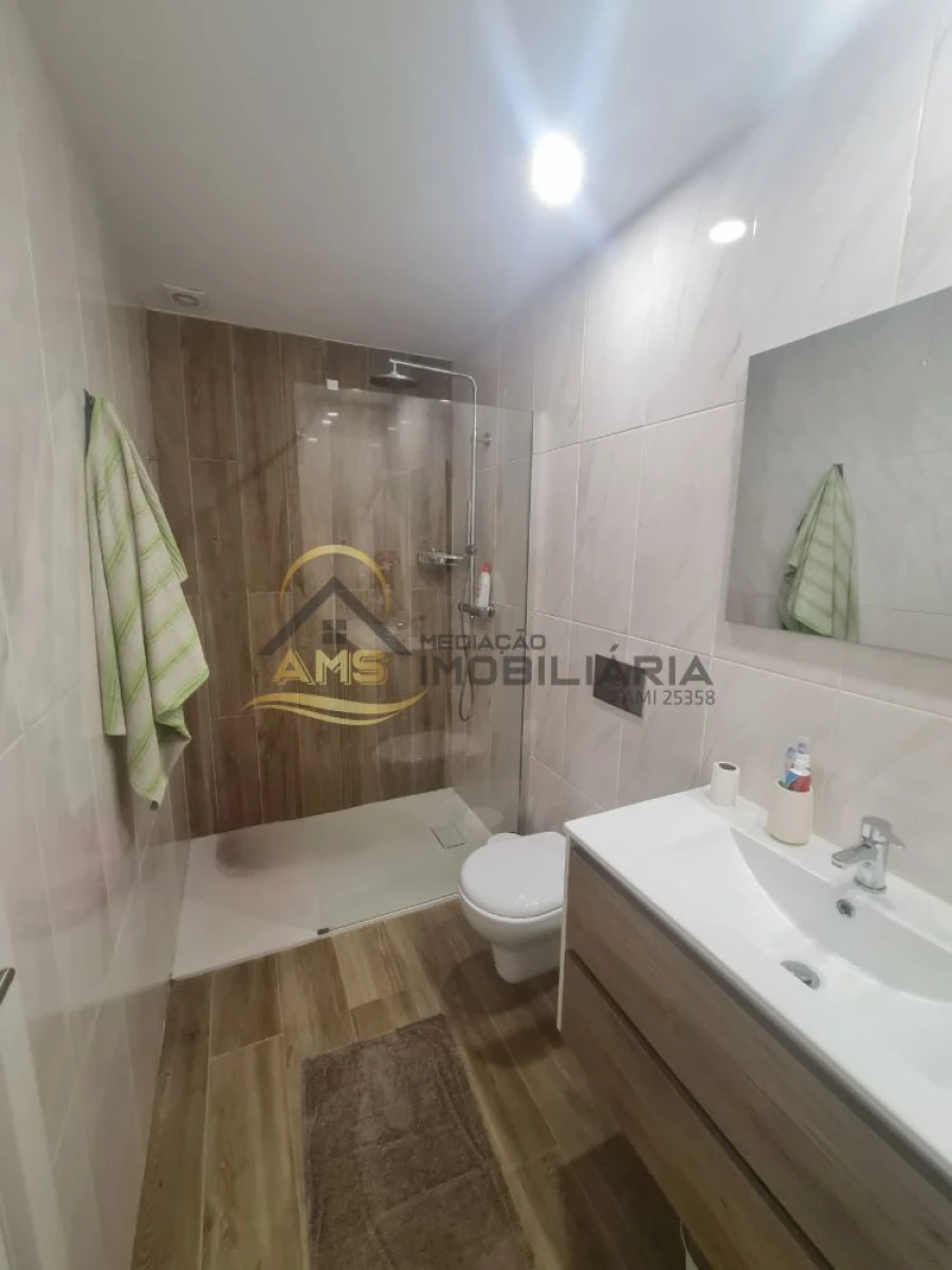 Moradia T3 para Venda em Golães Foto 20