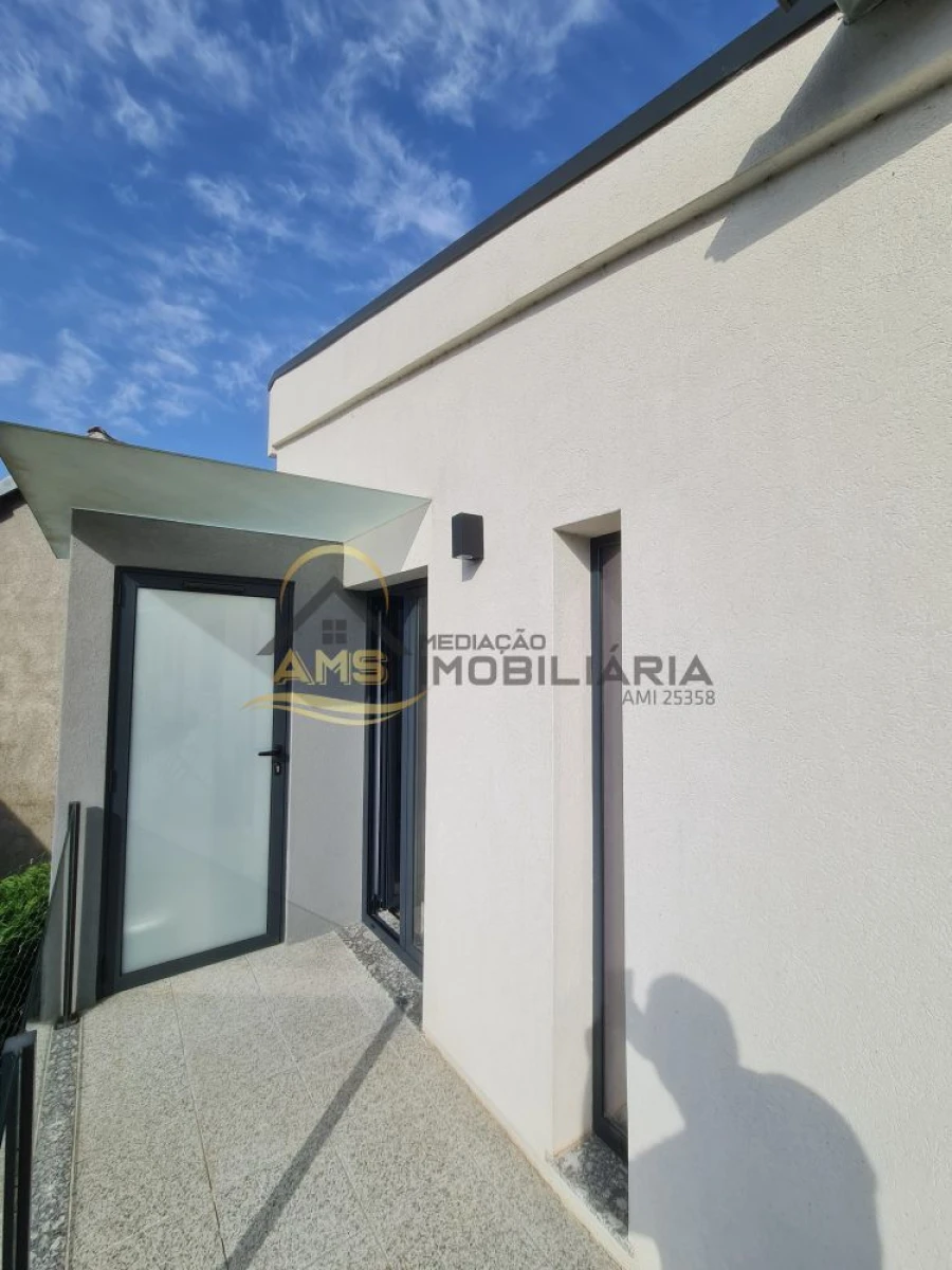 Moradia T3 para Venda em Golães Foto 29