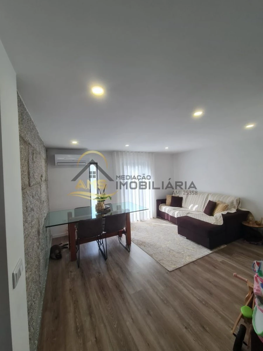 Moradia T3 para Venda em Golães Foto 6