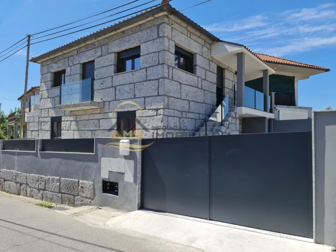 Moradia T3 para Venda em Golães Foto 1