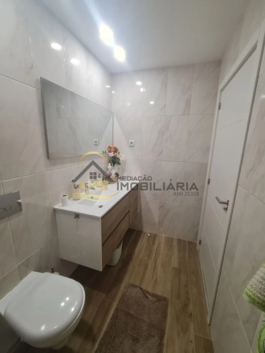 Moradia T3 para Venda em Golães Foto 19