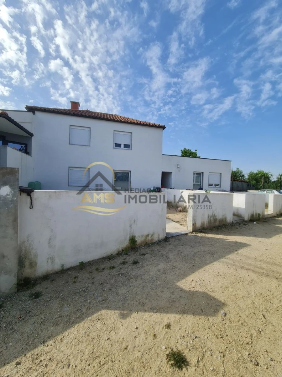 Moradia T3 para Venda em Golães Foto 36