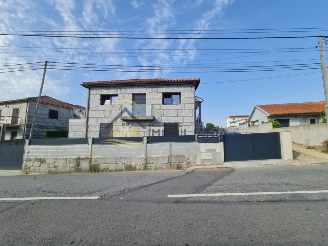 Moradia T3 para Venda em Golães Foto 41