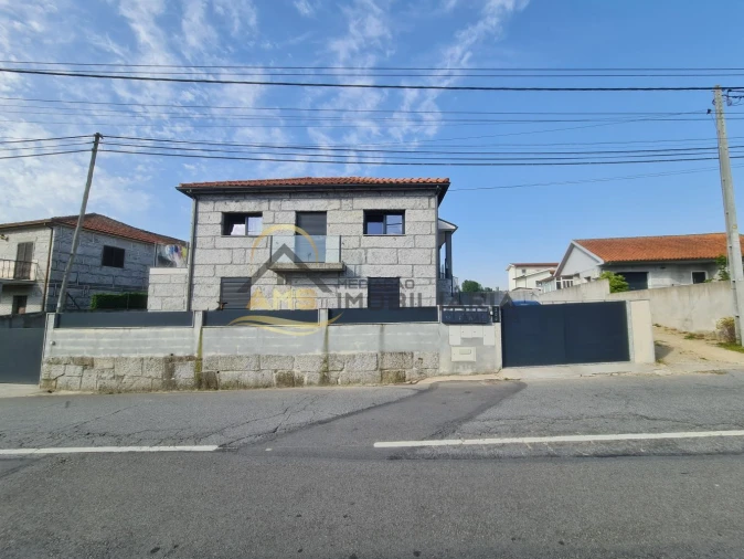 Moradia T3 para Venda em Golães Foto 4