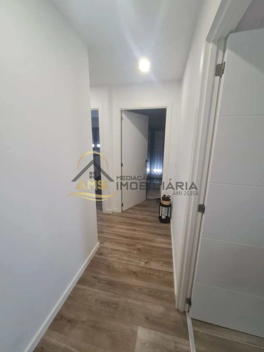 Moradia T3 para Venda em Golães Foto 23