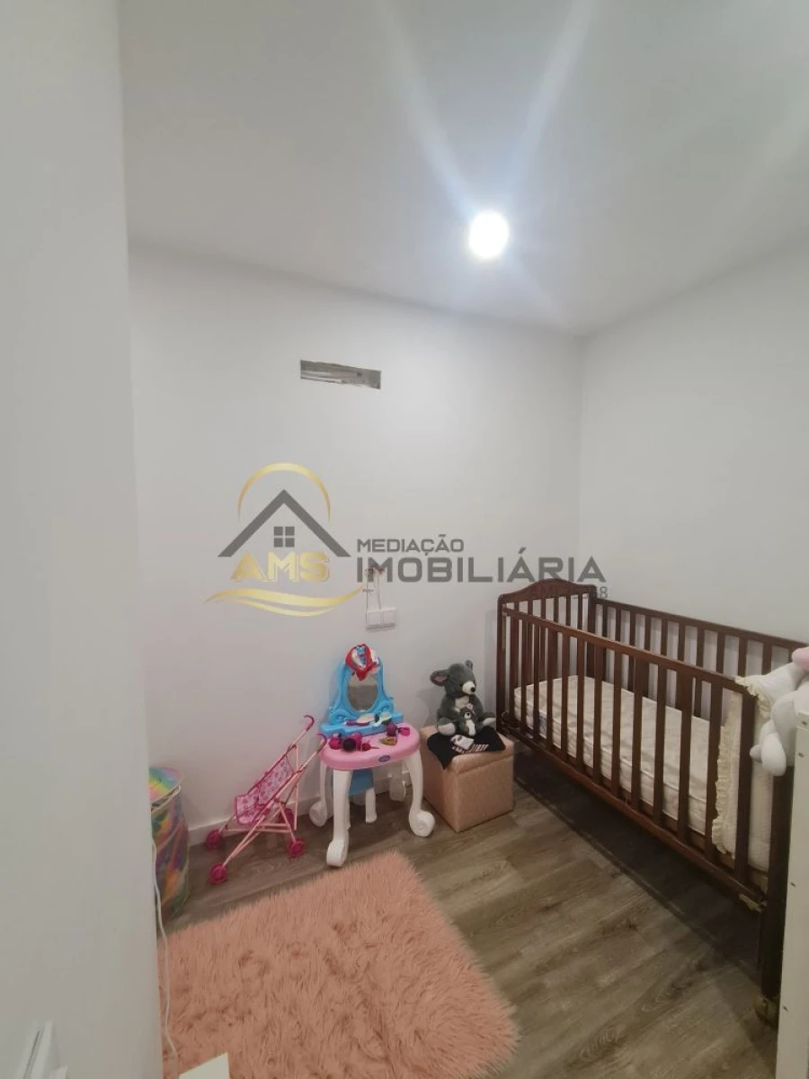 Moradia T3 para Venda em Golães Foto 16