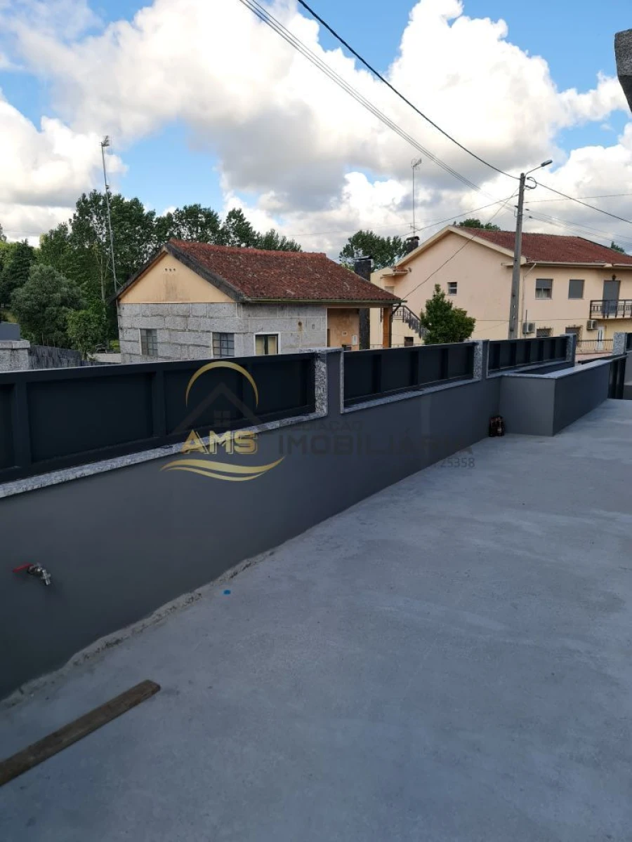 Moradia T3 para Venda em Golães Foto 32