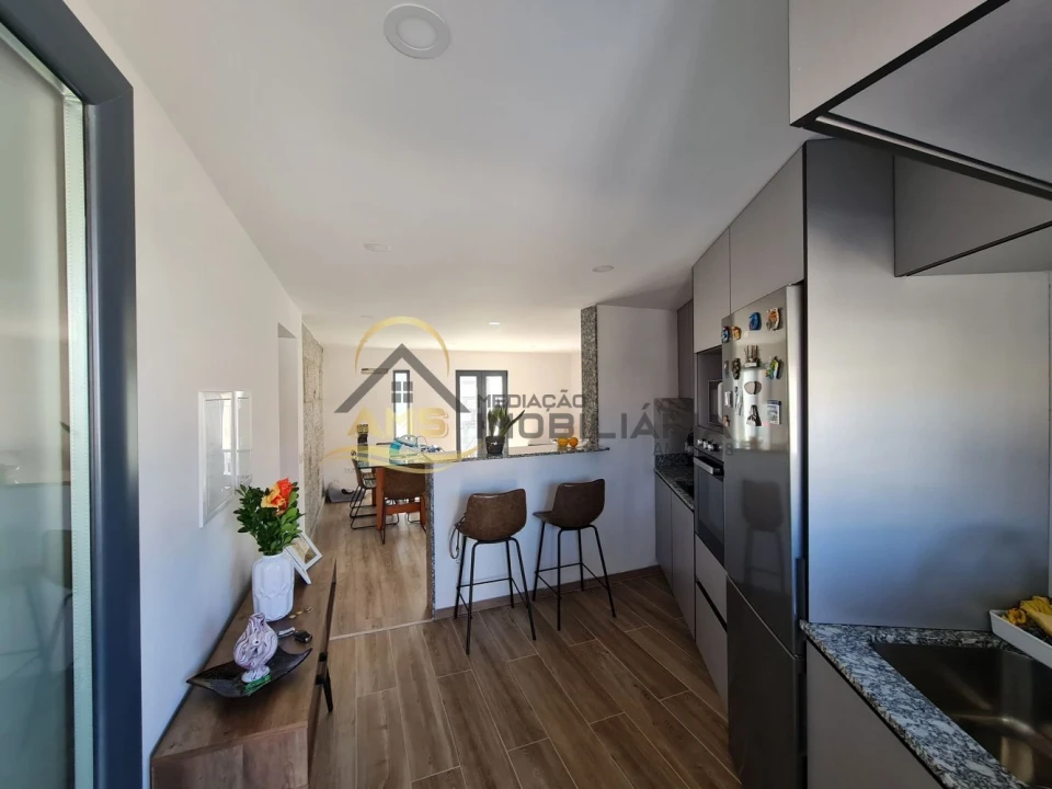 Moradia T3 para Venda em Golães Foto 9