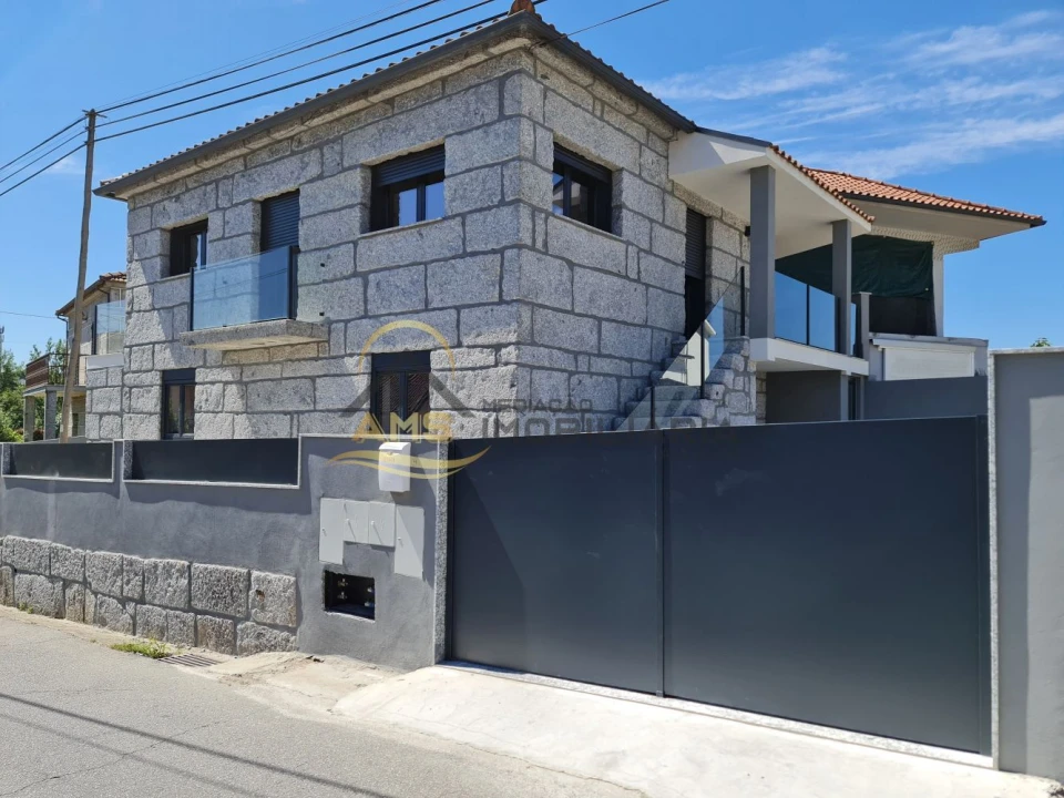 Moradia T3 para Venda em Golães Foto 1