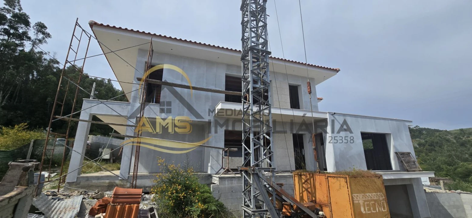 Moradia T4 para Venda em Revelhe Foto 58