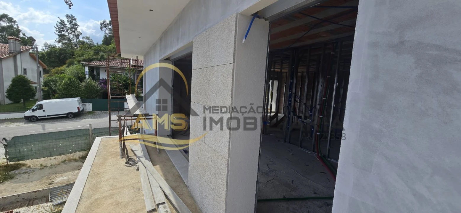 Moradia T4 para Venda em Revelhe Foto 38
