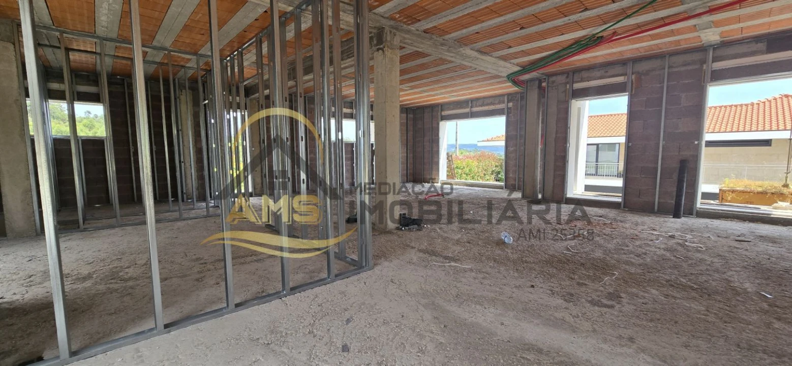 Moradia T4 para Venda em Revelhe Foto 54