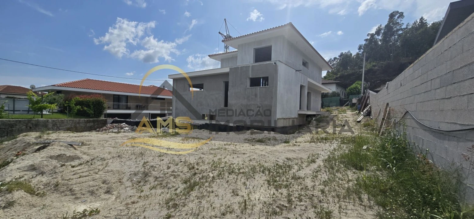 Moradia T4 para Venda em Revelhe Foto 49