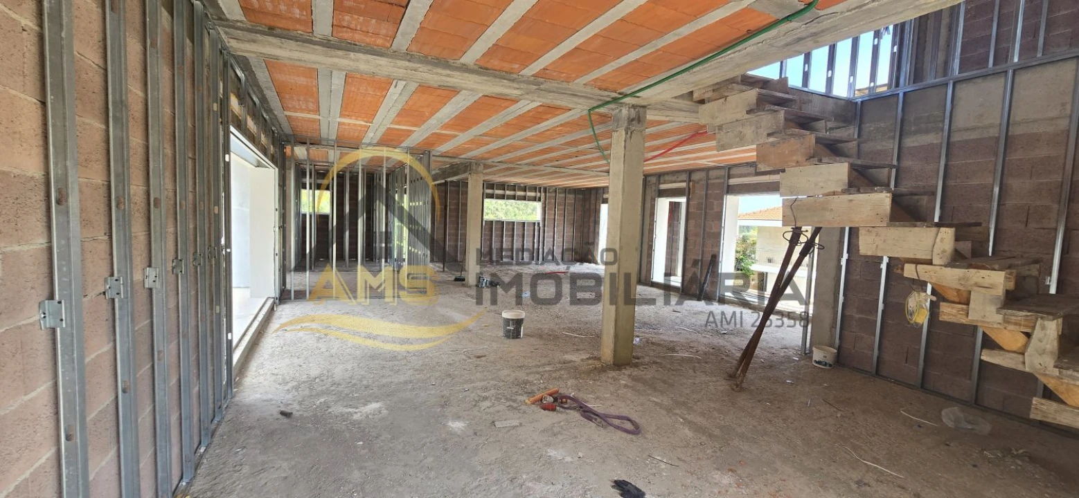 Moradia T4 para Venda em Revelhe Foto 57