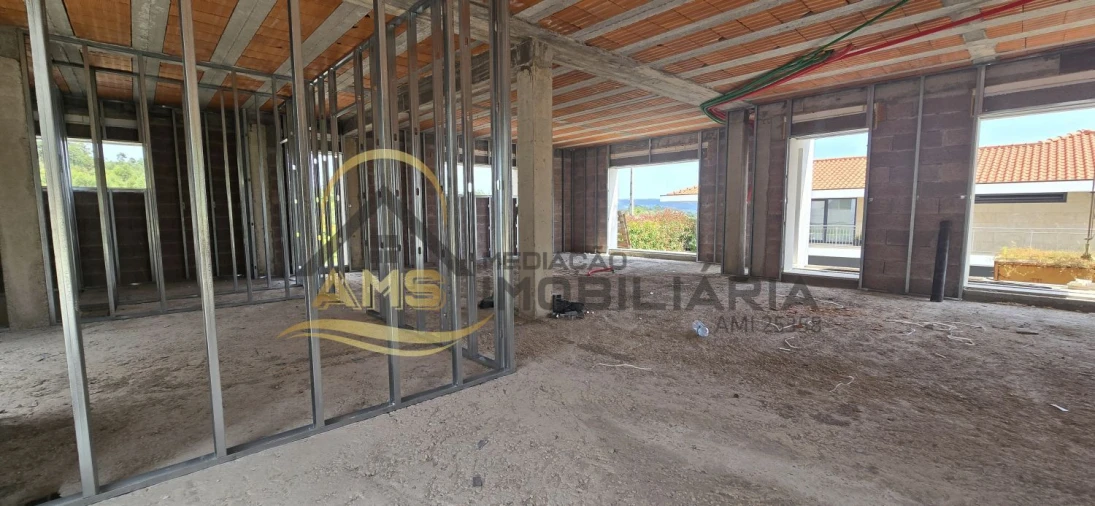 Moradia T4 para Venda em Revelhe Foto 45