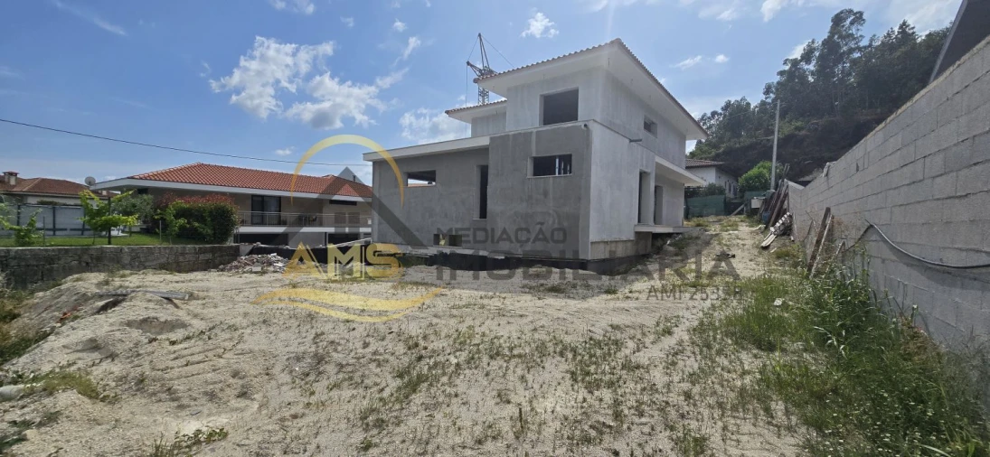 Moradia T4 para Venda em Revelhe Foto 36